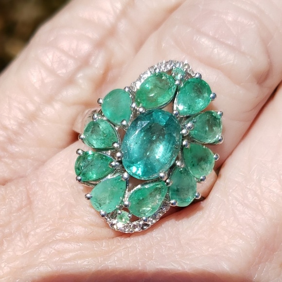 Jewelry - 🌴SIZE 8 EMERALD🌴